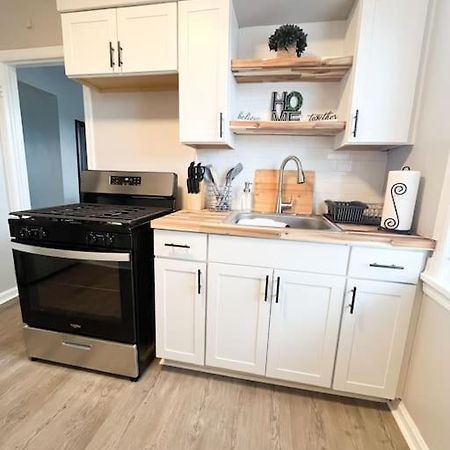 The Gateway: Entire Apartment 7 Mins From Airport クリーブランド エクステリア 写真