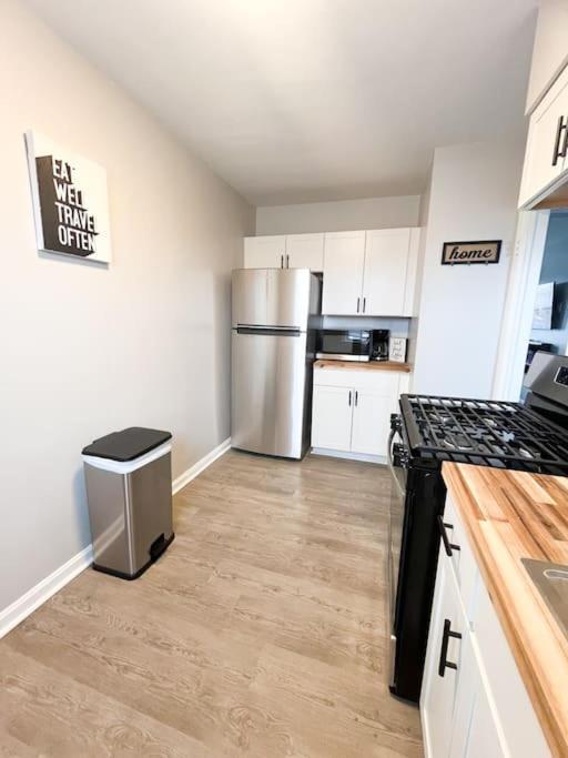 The Gateway: Entire Apartment 7 Mins From Airport クリーブランド エクステリア 写真
