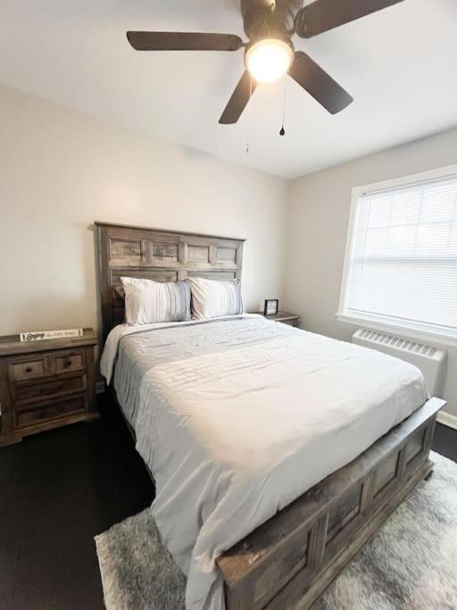 The Gateway: Entire Apartment 7 Mins From Airport クリーブランド エクステリア 写真