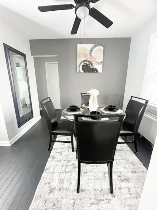 The Gateway: Entire Apartment 7 Mins From Airport クリーブランド エクステリア 写真