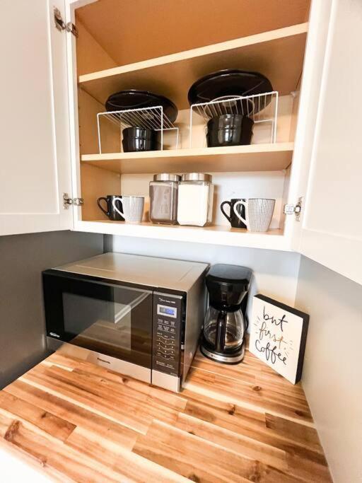The Gateway: Entire Apartment 7 Mins From Airport クリーブランド エクステリア 写真