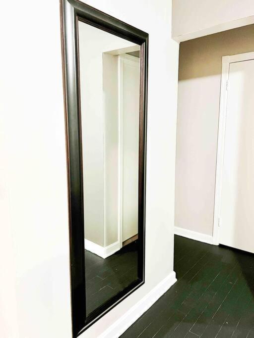 The Gateway: Entire Apartment 7 Mins From Airport クリーブランド エクステリア 写真